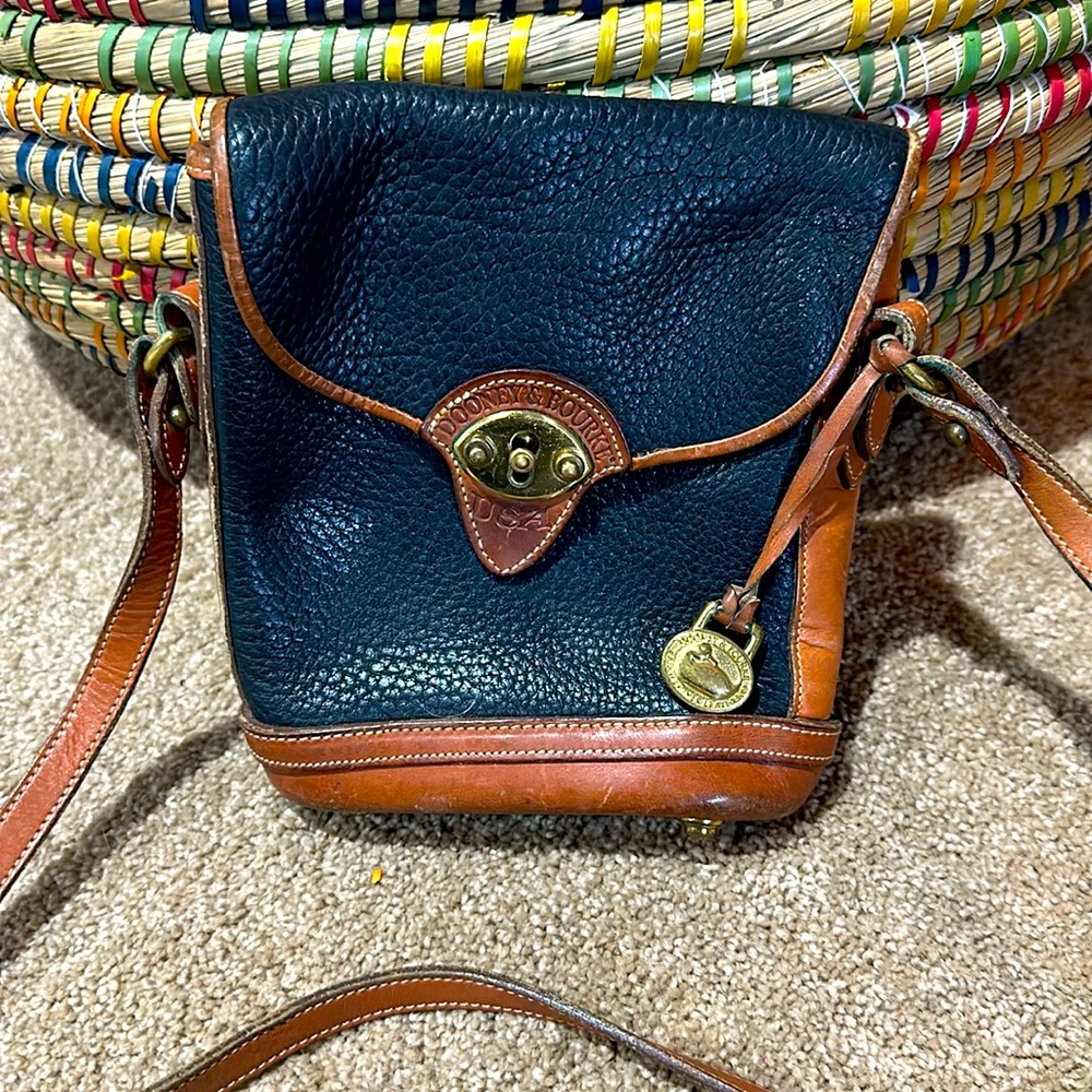 Vintage 80s Dooney & Bourke small crossbody